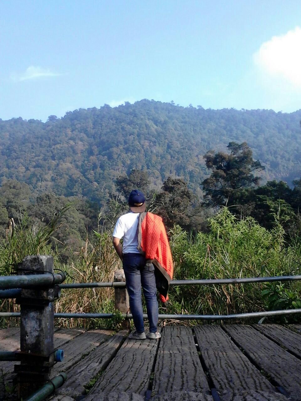 Percuma idealis kalo masih ngemis. Keep calm & always fight (III+) .