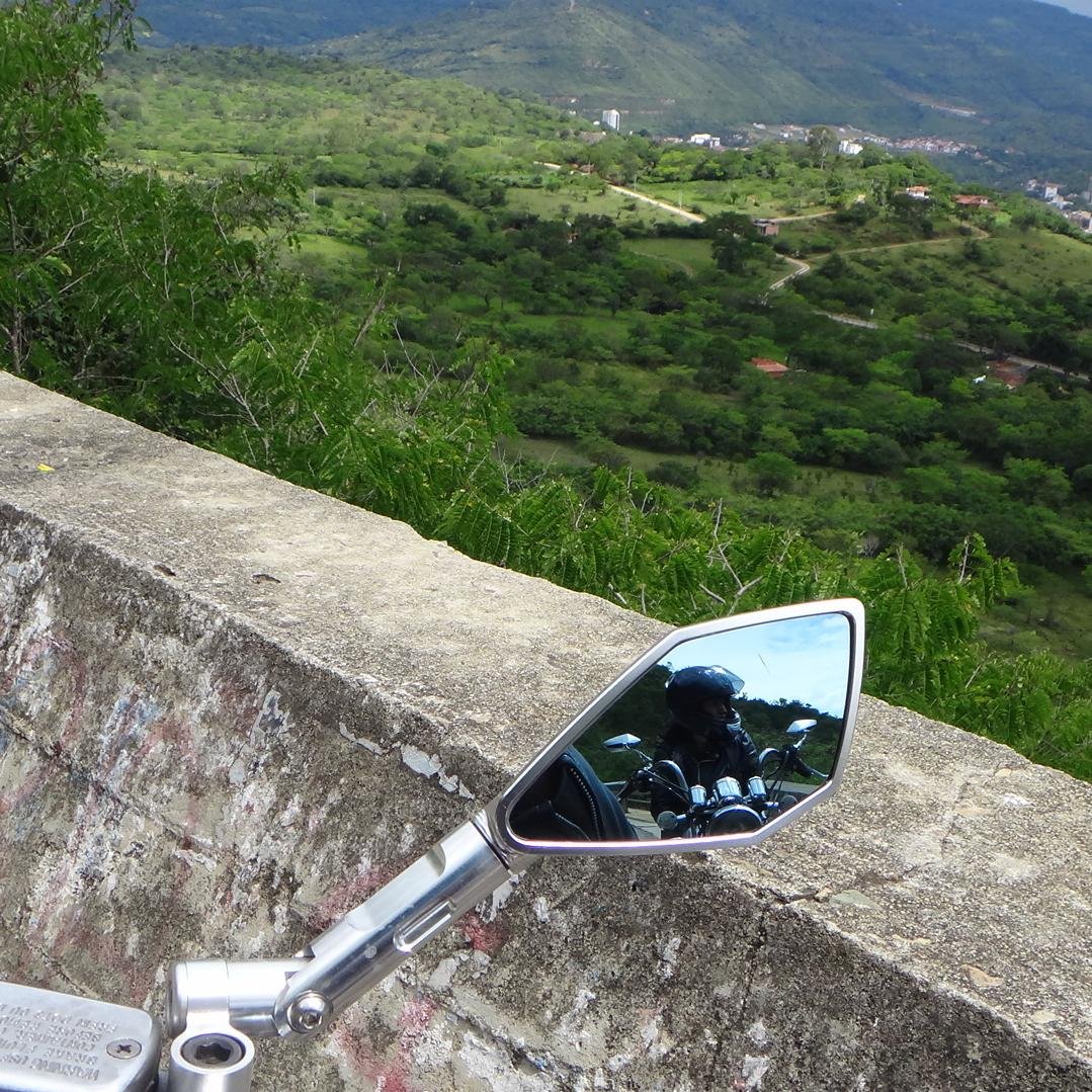Descubre #Colombia viajando en #motocicleta. Discover Colombia traveling on a #motorcycle #adventure #tourism
