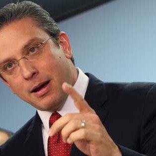 Cuenta de Alejadro Garcia Padilla Dice: Tenemos que salvar las vidas porque es lo que nos mantiene vivos. #AGP2016  (parody)