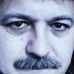 Partidario de suprimir las Comunidades Autónomas y reforzar la Unidad Nacional de España.  Contrario a legalizar el infanticidio prenatal.