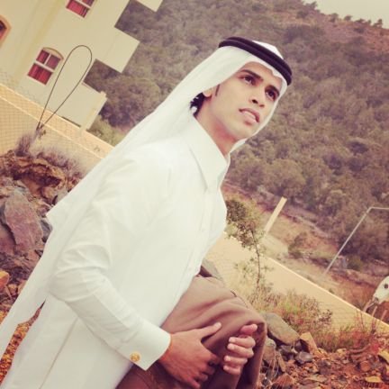‏: بَعيداً عنْ كُل شَيء  سَأظلُ أرَسمُ لوٌحةُ حَياتيّ بَـ قَلمْ الدعاء لأنِي أثِقُ بَربي كَثيرا