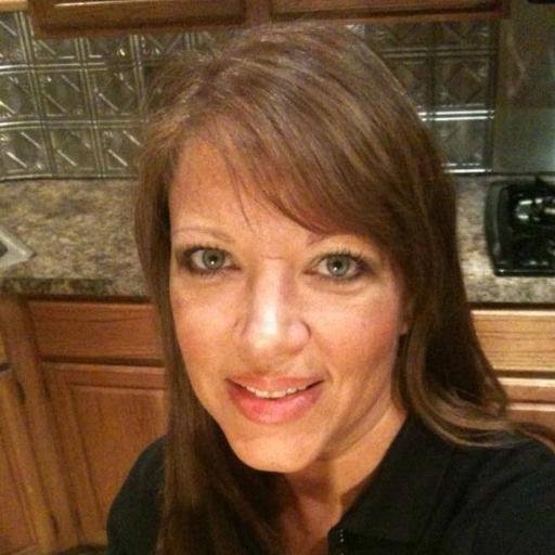 I share ideas on raising healthy eating/cooking, kids, essential oils and living chemical free Snapchat: carahnhl Twitter: caraperkinsnc