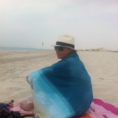 Aussie living abroad for 19 years... tech, textiles, theatre, food, beauty product and book nut..
