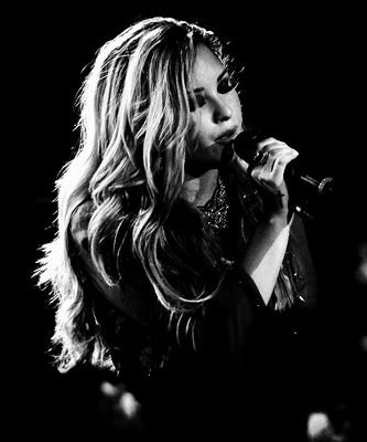 'cause darling I'm a nightmare dressed like a daydream.