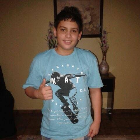 i live my life whith a big dream i have,and when i think of giving up on life,i remember my dream,so i`ii make it real !