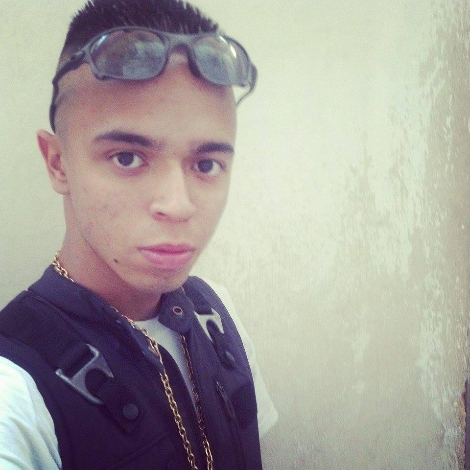 Quero deixar bem claro 
eu normalmente não falo da minha vida particular. 
Porque eu acho que nao interessa & foi sempre assim ♫