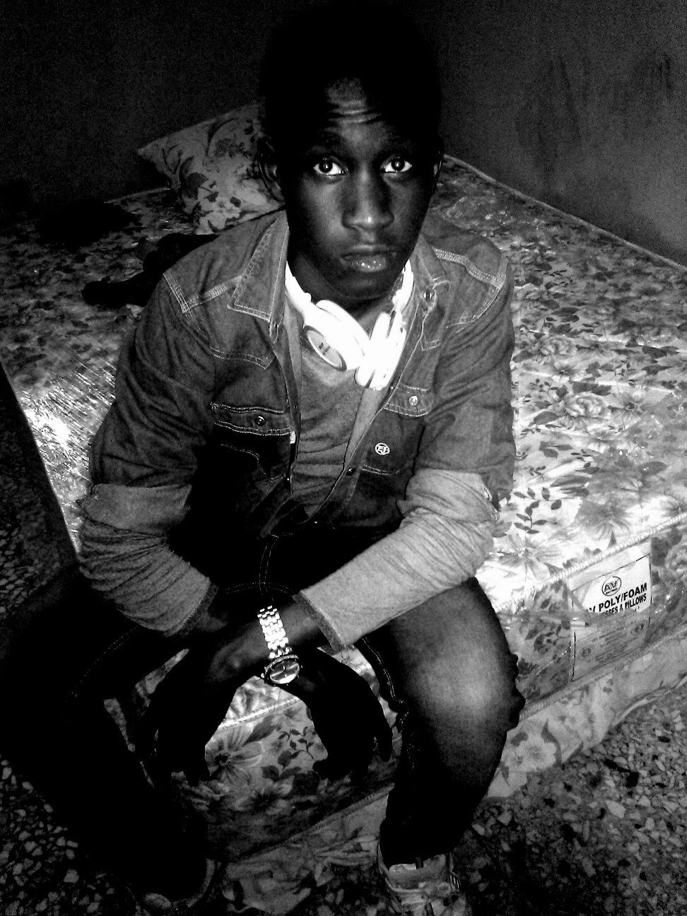 Yung funny crazi Nigerian,a comendian...love gud music. a*song writer* a *singer*