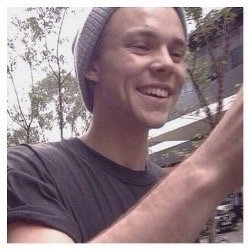 go follow @90skidlukey because she gave you this free follow☺️