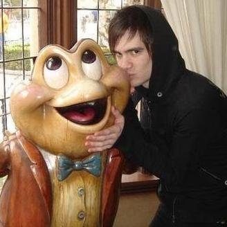 backfIipbrendon's profile picture. that kid from that family in that band.