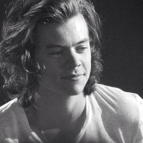 NEVER GIVE UP ON HARRY'S FOLLOW BECAUSE I KNOW HE WILL FOLLOW TRUST ME HE LOVES YOU