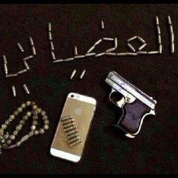 اليا افتخرت افتخر في روس جداني
وشيوخ ربعي حمول الخيل فالكربه

من ينتسب روقي ، عتيبي ، عضياني
يفخر بعمهوج قبل الضيط يفخر به