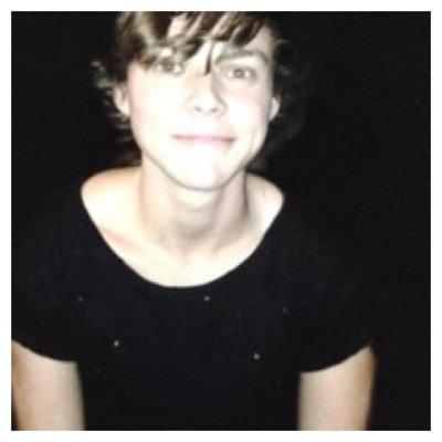 Smile bc ashton followed you! // @5secsofphan