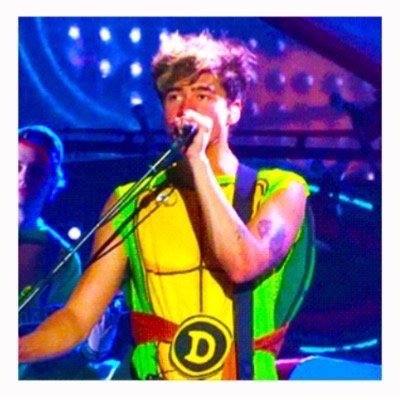 hey, i gave you a follow, pls follow @icehockeycalum in return? :) x