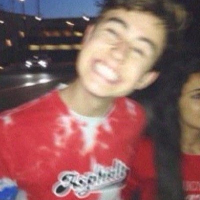 PLS FOLLOW @LEOPARDNASH AND RT THE LINK IN HER BIO BC SHE JUST GAVE YOU A FREE FOLLOW
