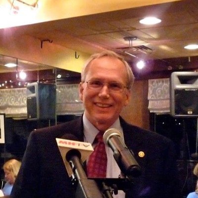 Optometrist; Chairman Marblehead Bank; Rotarian; 
@BatesCollege Alumni