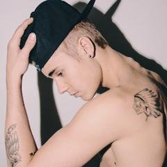 #EMABiggestFansJustinBieber