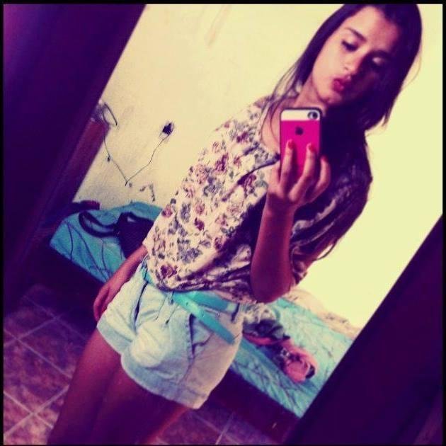 melanie20003's profile picture. nadie escoge su amor , nadie el momento , ni el sitio , ni la edad,ni la persona....