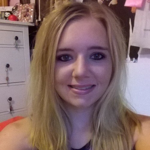 Twenty three. Essex. Man United fan. Green Day are my favourite band and I am addicted to painting my nails.