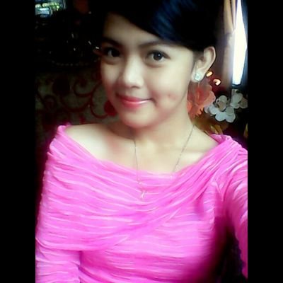 Instagram : @y_deaputri
