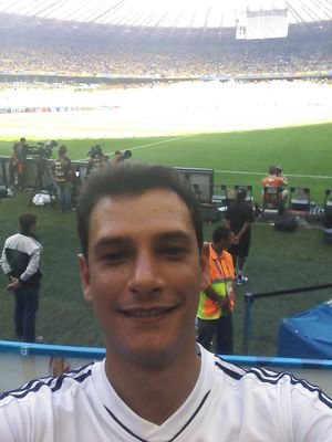 Empresário, Bacharel em ADM, estudante de direito, Cruzeirense, Cristão.