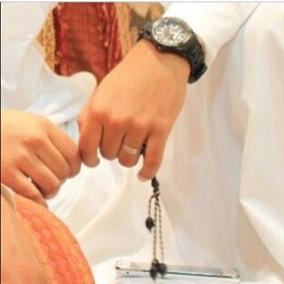 آوهم نفسك أنك تقرآ , ل شخص سعيد !