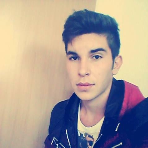 Hey ja was soll hier rein? Bin YouTuber und 18 Jahre jung und so xD Wenn ihr wissen wollt was dann fragt einfach =P