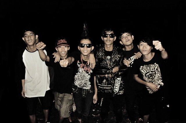 |Band For MakassarLAPAS City  |Genre :Streetcore |Dheny,anzhar ,Alen ,bolang |CP : 54c92651 |Sudiang Street Punk(SSP)