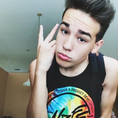 follow @jacobthotters bc she gave u this free follow