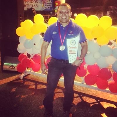 Prosigo a la meta, al premio del supremo llamamiento de Dios en Cristo Jesús [Fil 3:14], amante del ciclismo de Montaña, Técnico en Computación, Instalador de