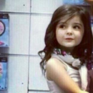 ‏أهديت لك قلبي على كف يمناك   
غيرك تمنى بس خابت ظنونه..