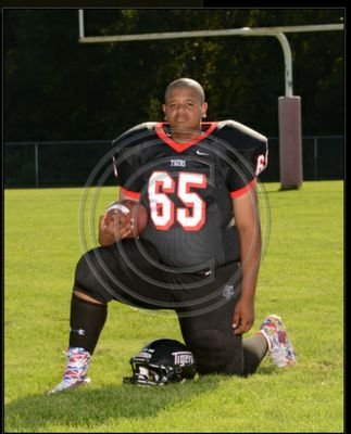 i love life, football and  gaming big black is my nickname in life and in the gaming world it is isaiahtige