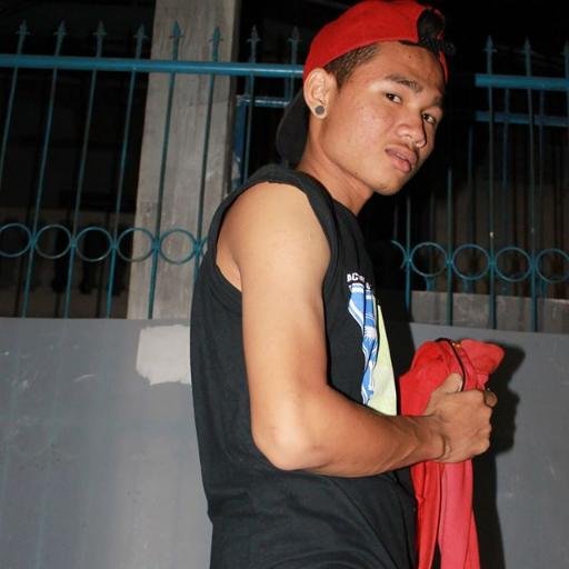 saya itu orangya simpel, tdk egois tp kadang cepat marah tp mudah jg memaafkan :D