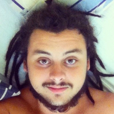 O amor é minha religião, a paz o meu estilo e a música a minha essência.