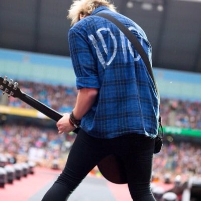||Luke hemmings☀️/4 + band|| 3rd/May/2014 @CDamevska