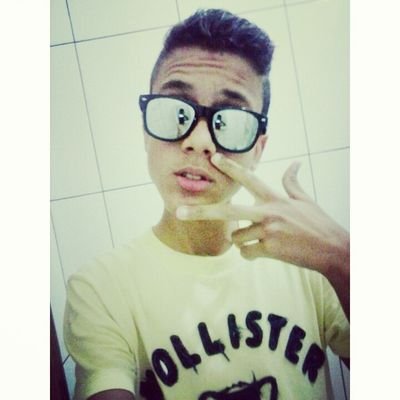 quem vive com medo de morrer,morre sem saber como viver ♠