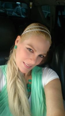PSICOTERAPEUTA Y SEXÓLOGA  Enfoque humanista Psicoterapia Humanista y Existencial: Miedos, fobias, ansiedad, depresión, estrés, contención,limites,dependencia.