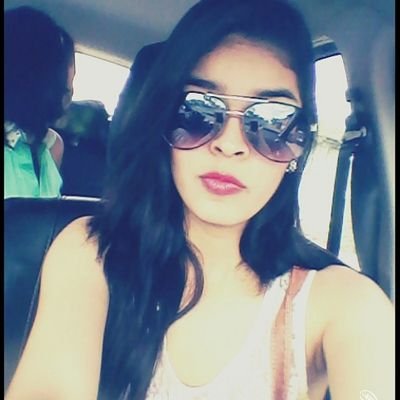 Soy loca, celosa, histerica, bipolar, me encariño rapido, olvido lento, me rio de nada y lo mas importante SOY UNA EN UN MILLON..!!!