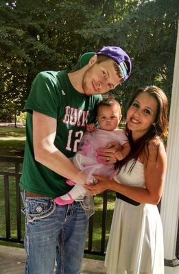 I am 19 years old! Married to Charlie Davis and had our beautiful daughter Elihauna Jayd Davis on March 9th, 2014❤️ Loving my life!!:)