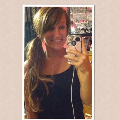 Younique Presenter-Yellow..Makeup Artist..College Student..Vet Tech ..Animal Lover.. Check out in link below⬇️