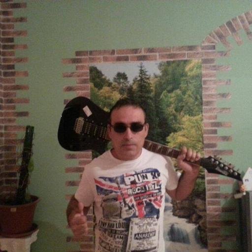 susengo's profile picture. Puro rock, canario, sacando mi primer tema musical y mi primer proyecto!