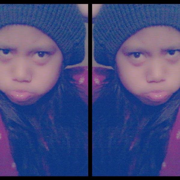 melepaskan orang yang dicintai memang sungguh menyakitkan namun tak semua yang dicintai harus di miliki :*:*3