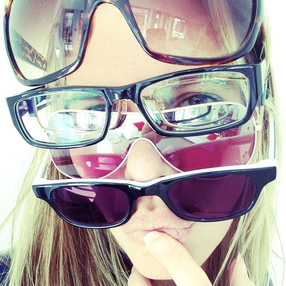 ijsklomp's profile picture. Gek op de Z☀️N, POEZEWOEZIES en reizen 💚

VROUW, MISANTROOP, einzelgänger...

Vóór afschaffing van feestdagen. #TeamPatat #TeamZomertijd