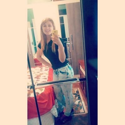 Felicidade não se expõe, se vive.