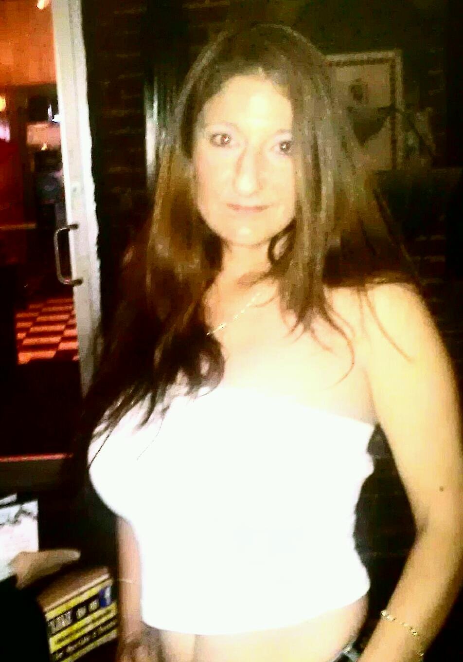 I HAVE A PASSIONS  FOR HORSES AND ALL ANIMALS, I LOVE MUSIC I CAN RELATED TO AND I  LOVE TO BE AROUND 100 % REAL PEOPLE. HATERS KEEP IT MOVIN