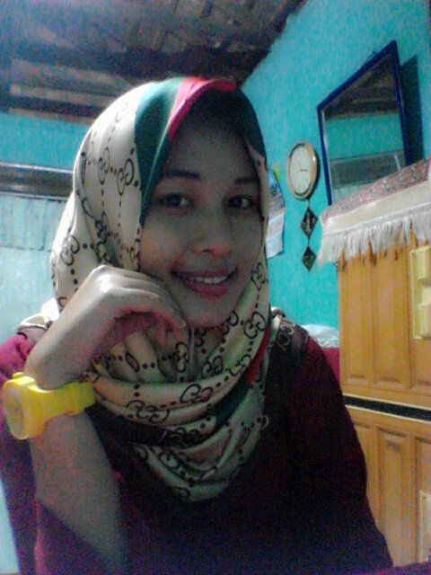 ♥ @HusinKgs 01 ♥ sikap ku tergantung dengan sikap kalian , I'm simple :)