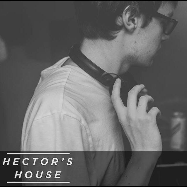 Hunkatron's profile picture. I usually only tweet when hungover/tired/all of the above.