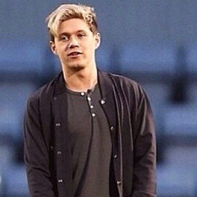 follow @niallofcourse she follows back