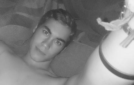 El tiempo pone a cada uno en su lugar :) muy feliz (: