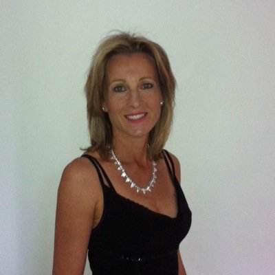 An experienced Complementary Therapist, passionate about promoting Health & Wellness with a holistic approach.