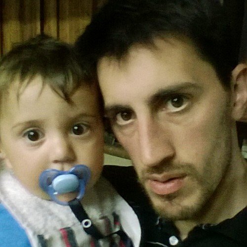 Tengo una hermosa flia, compuesta por mi mujer noelia y mi hermoso hijo Lautaro. TRIPERO FIEL, ARRIBA GIMNASIA!!!